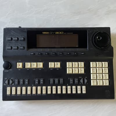 Yamaha QY300 - Black