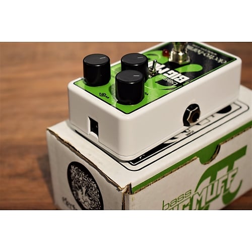 Electro-Harmonix Nano Bass Big Muff Pi Distortion / Sustainer