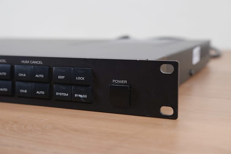 Roland SN-700 Noise/Hum Eliminator (church owned) CG00JTC