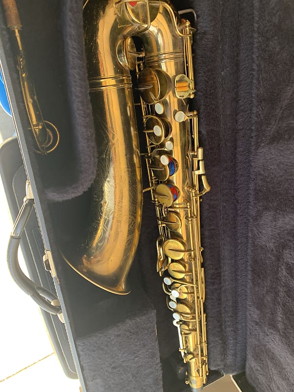 The Buescher Aristocrat Art Deco series I 1937 tenor saxophone with case image 1