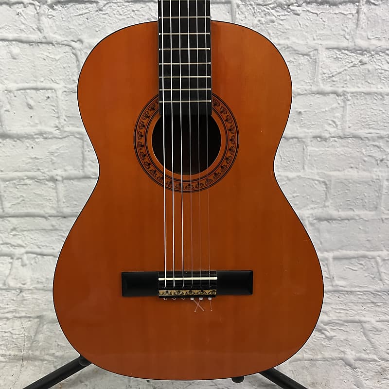 Hondo H624 Student Classical Guitar Reverb