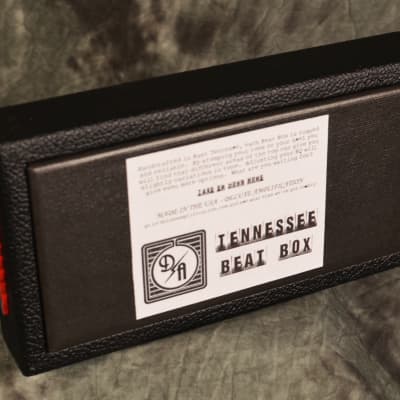 Deluxe Amplification Tennessee Beat Box - Black image 2