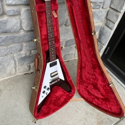 Gibson Flying V 2018 left handed - Aged Cherry - w/ factory photo image 23