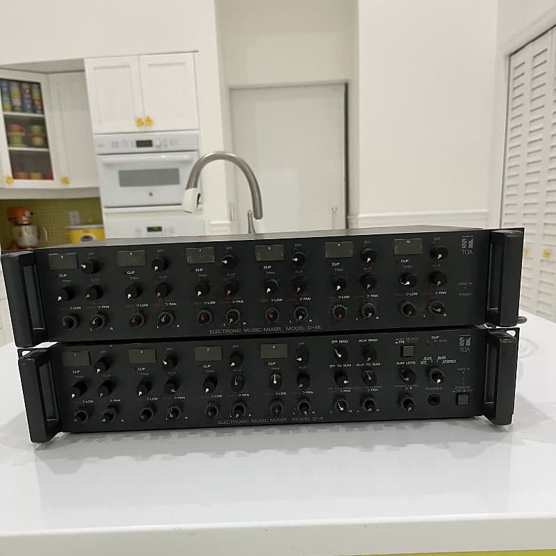 TOA D4, D4, Electronic music mixer Reverb