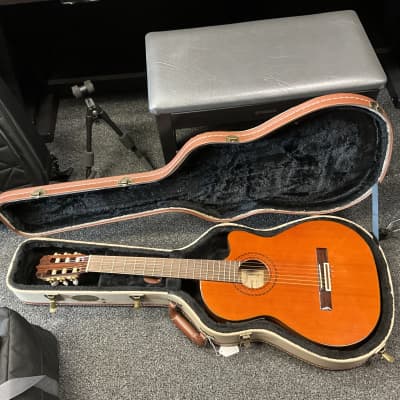 Alvarez AC60SC classical-electric guitar 2004 discontinued model in excellent condition with beautiful vintage hard case and key included. image 2