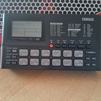 boîte à rythmes YAMAHA RY8