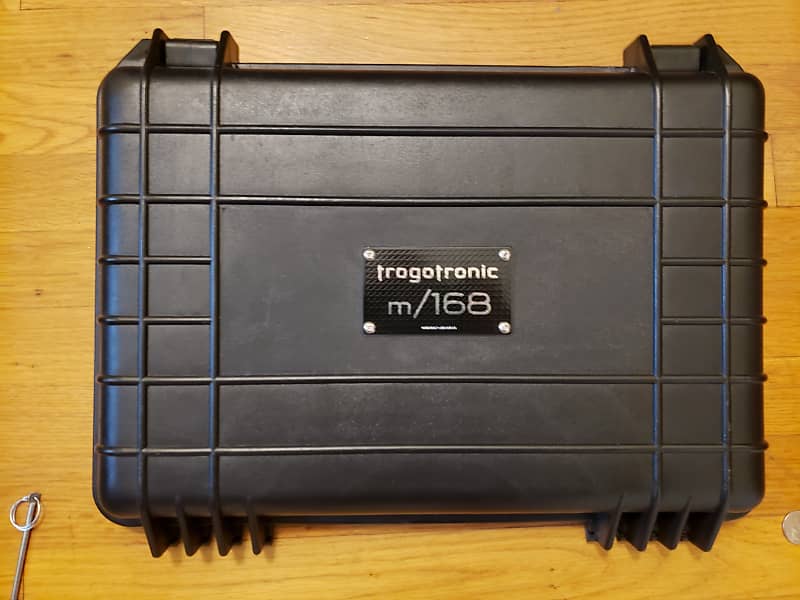 Trogotronic m168 Collier Case 2022 black/ black plackard
