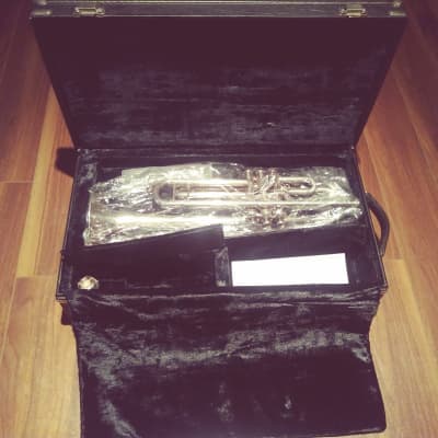 King 2055T Silver Flair Step-Up Model Bb Trumpet with 1st Slide Trigger With Hardshell Case image 1