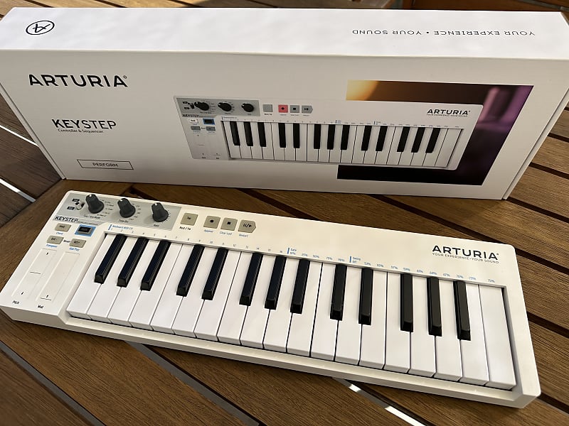 Arturia KeyStep 32-Key MIDI Controller 2017 - Present - White image 1