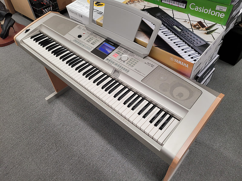 Yamaha DGX505 Digital Piano Silver Reverb