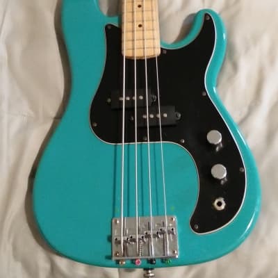 Short Scale P Bass - Teal image 10