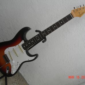 Late 90s Fender Stratocaster Sunburst Crafted in Japan w