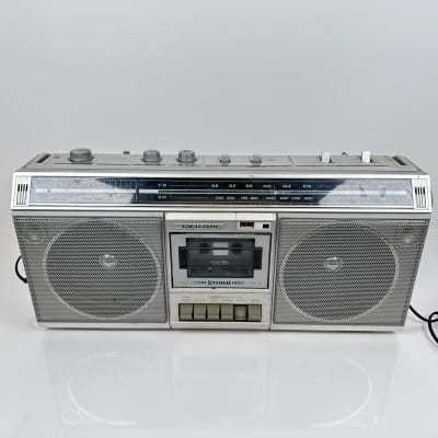 Realistic SCR-17 AM/FM Stereo Radio Cassette Recorder top Boombox vintage