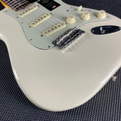 Fender American Vintage II 1961 Stratocaster, Rosewood Fingerboard- Olympic White (V2318950) image 4