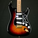 Fender Stevie Ray Vaughan Stratocaster, Pau Ferro Fingerboard, 3-Color Sunburst, SRV