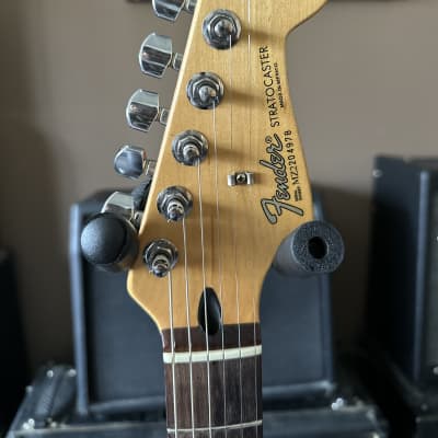 Fender Standard Stratocaster with Rosewood Fretboard 2003 - Black image 4