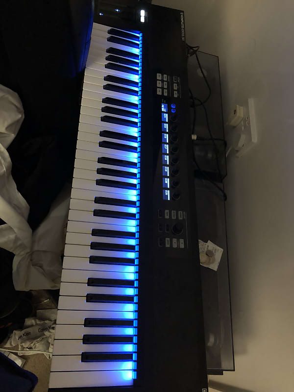 Native Instruments Komplete Kontrol S61 MK1 Keyboard