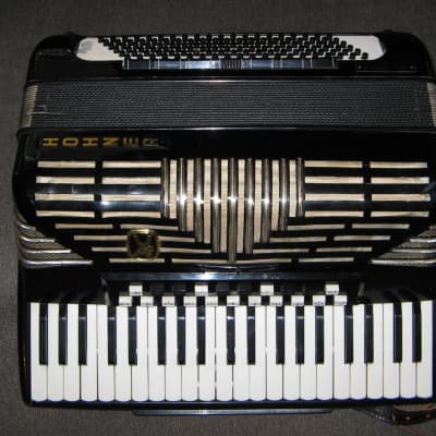 Hohner Imperitor V Accordion, 5/5 Reed Double Tone Chamber * Project image 2