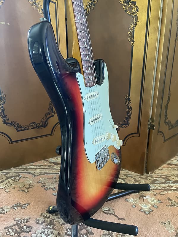 Fender Classic Series '60s Stratocaster Electric Guitar — Lacquer 