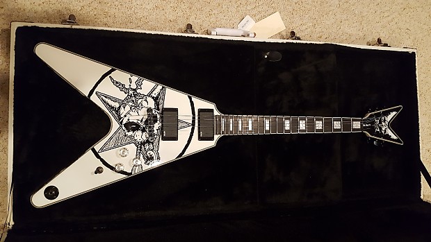 Dean Eric Peterson Old Skull V White (2019) - Guitar Compare