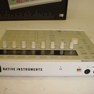 Native Instrument Maschine mkII Groove Production Studio - White image 6