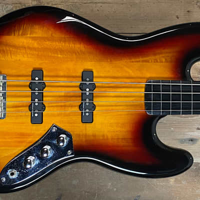 Squier Vintage Modified Jazz Bass Fretless | Reverb Canada