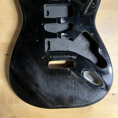 Squier Strat body - Black - relic - with loaded pickguard image 2