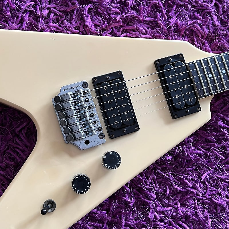FERNANDES BSV FLYING V エレキギター パープル 弦なし FERNANDES BSV FLYING V エレキギター パープル 弦なし