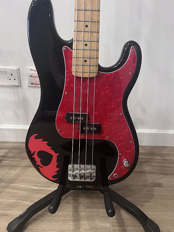 希少！Squier Pete Wentzモデル 赤黒プレベ Pete Wentz Precision Bass - Squier Pete Wentz Precision Bass