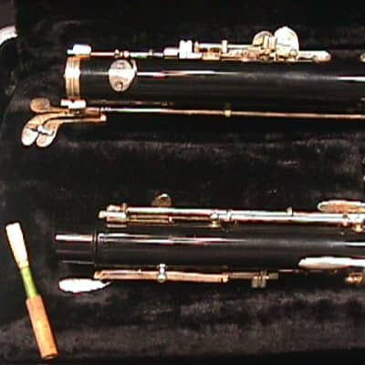 A Selmer Signet  Oboe in it's Original Case & Ready to Play   1 OB image 6