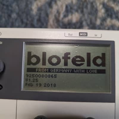 Waldorf Blofeld Keyboard 49-Key Synthesizer 2009 - Present - White image 3