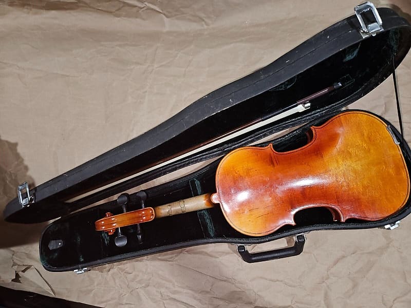 Suzuki model 220 sized 4/4 violin with case/bow, Japan 1993