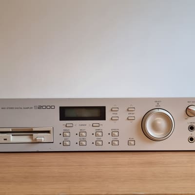 Akai S2000 MIDI Stereo Digital Sampler 1995 - White