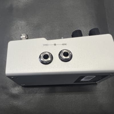 Walrus Audio Mako D1 High-Fidelity Stereo Delay V2 pedal. B-stock image 9