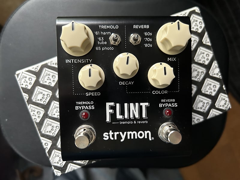 Strymon Flint Reverb and Tremolo V1 2012 - 2022 - Black with White 