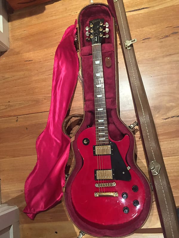 Gibson Les paul studio 2000 Cherry very good condition overall look at the  pics