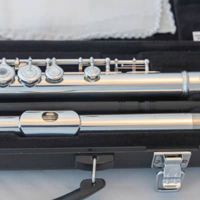 Yamaha YFL-282 Standard Open Hole Flute *Inline G *Cleaned & Serviced image 2