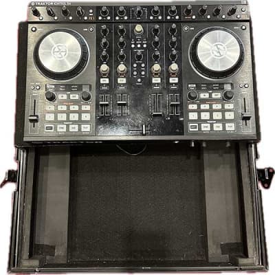 Native Instruments Traktor Kontrol S4 DJ Controller w case image 3