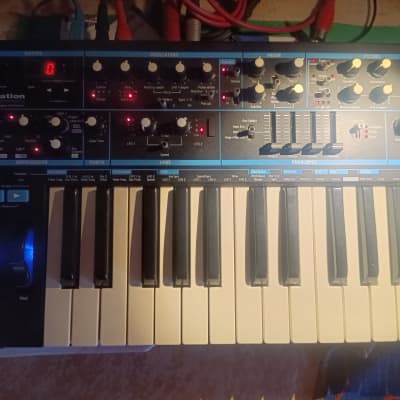 Novation Bass Station II 25-Key Monophonic Synthesizer 2013 - Present - Black