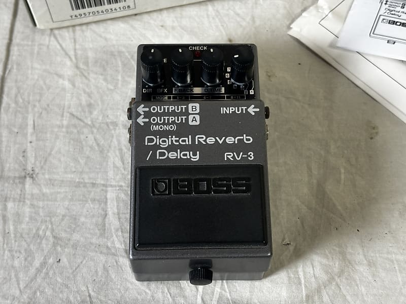 Boss RV-3 RV 3 Digital Reverb/Delay Guitar Effect Pedal w/ box