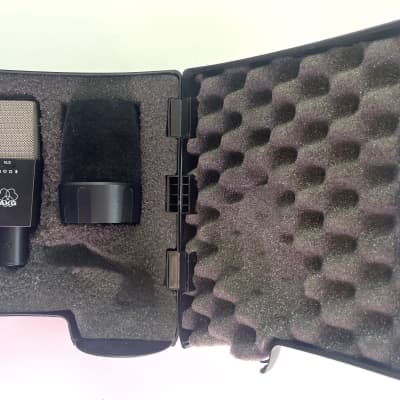 AKG C414 B ULS Large Diaphragm Multipattern Condenser Microphone