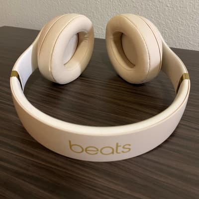 Beats Studio 3 Wireless Desert Sand Skyline Collection Over-Ear Headphones image 4