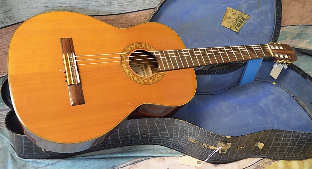 Vintage nylon outlet string guitar