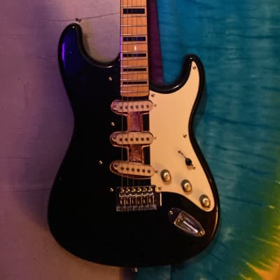 N/A Stratocaster-style Partscaster N/A - Gloss transparent midnight turquoise flame maple veneer image 1