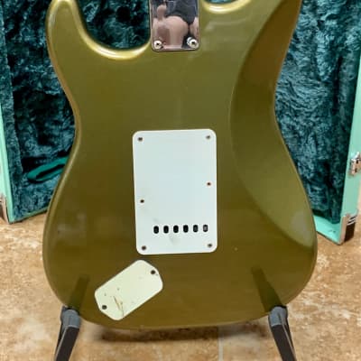 Fender Stratocaster Deluxe Series With Active Pick-Ups  2000-2001 - Sage Green With Teal Hard Case image 4