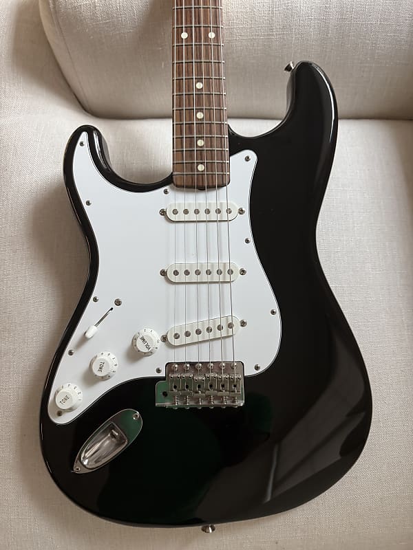 だ*り様 Fender Standard Stratocaster left h Fender Standard Stratocaster Left-Handed 2006 - 2017 | Reverb
