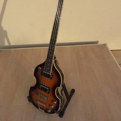 Duesenberg Violin Bass 2010 Sunburst image 2