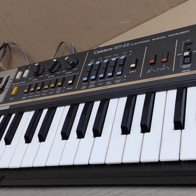 Casio MT-68 Casiotone 49-Key Synthesizer, year 1983, XTRA condition