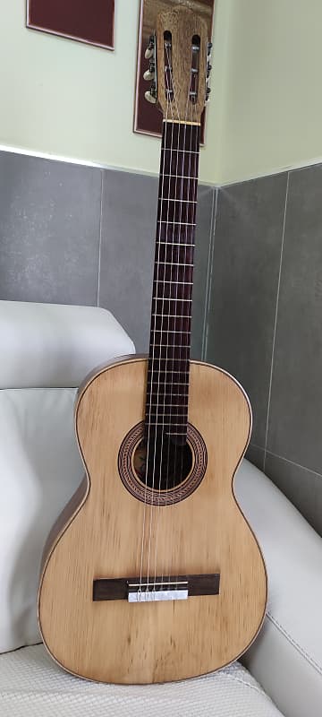 Telesforo Julve, 1950 Old guitar image 1