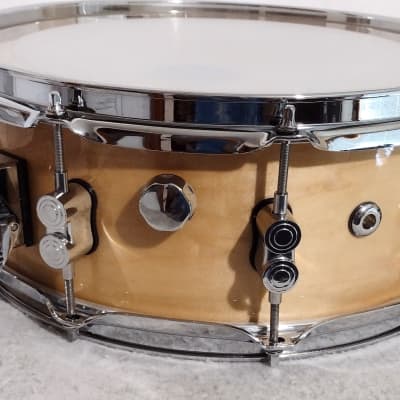 DW  PERFORMANCE Snare Drum 14" 10 lugs natural maple lacquer image 5